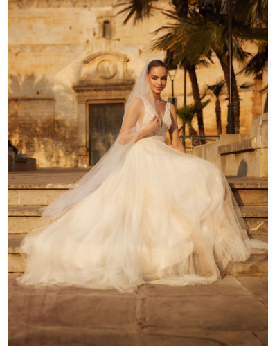 Robe de mariée princesse en dentelle et tulle, Ivoire / Nude