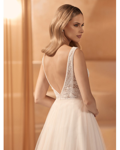 Robe de mariée princesse en dentelle et tulle, Ivoire / Nude