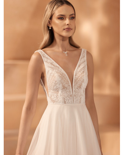 Robe de mariée princesse en dentelle et tulle, Ivoire / Nude