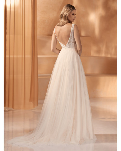 Robe de mariée princesse en dentelle et tulle, Ivoire / Nude