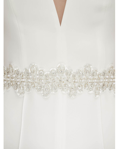 Ceinture en satin avec pierres ornementales